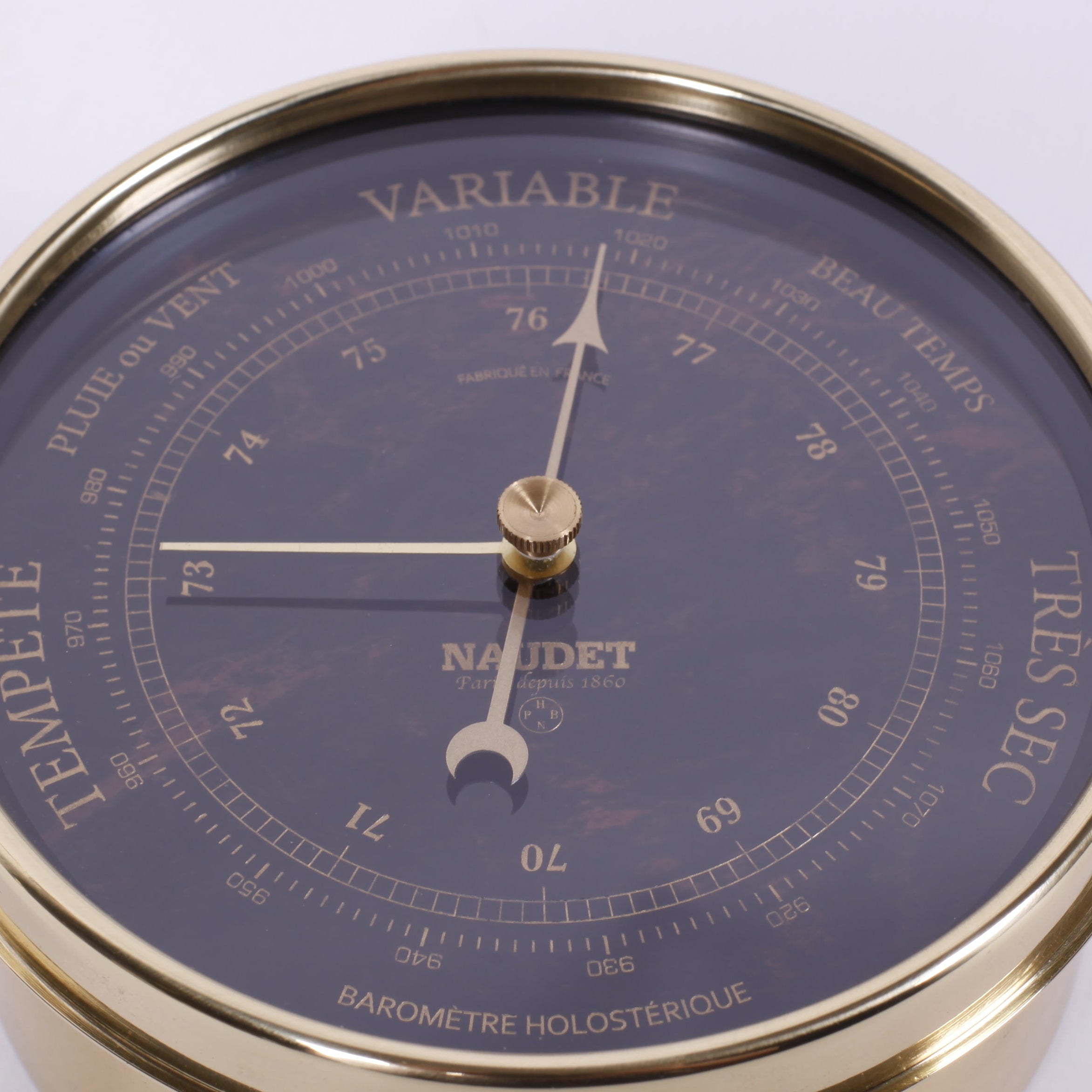BAROMÈTRE EN PIERRE D'OBSIDIENNE<br>Ø12CM - COLLABORATION